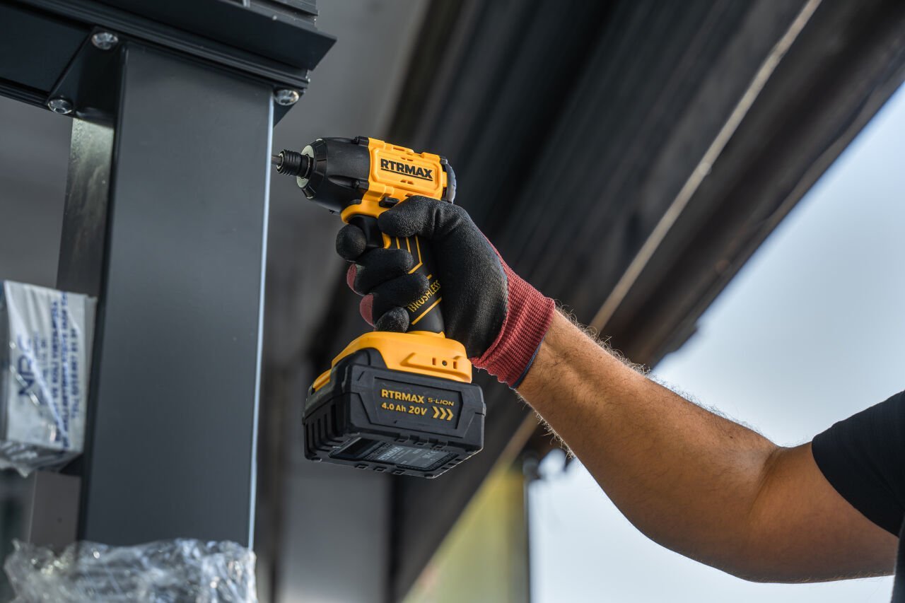 Matkap Kutusunun Üzerindeki O Sayılar Ne Anlama Geliyor? Tork, Ah, Volt ve Brushless Rehberi