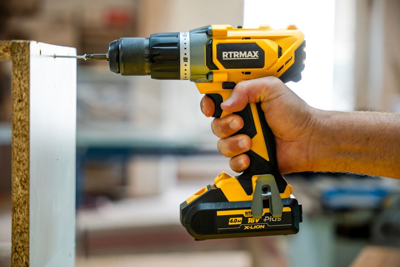 Korniş Düşmesine Son! Beton Duvara Korniş ve Raf Nasıl Takılır? – Ustasından Taktikler