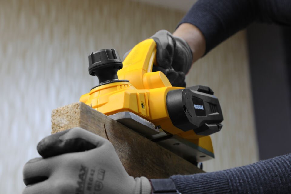 RTM3970 Elektrikli Planya Makinası 800 W 82 mm x 2.5 mm